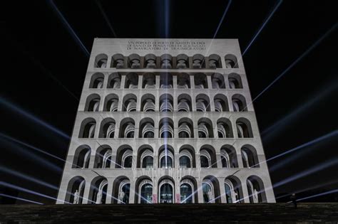 fendi laszlo bordos|Lux Formae: Fendi celebra Roma con il videomapping.